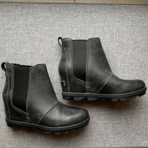 SOREL Joan of Arctic leather wedge size 8 women’s boot